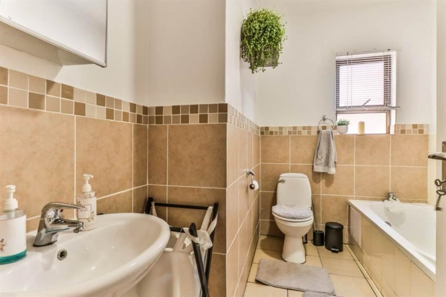 To Let 3 Bedroom Property for Rent in Sunnyrock Gauteng