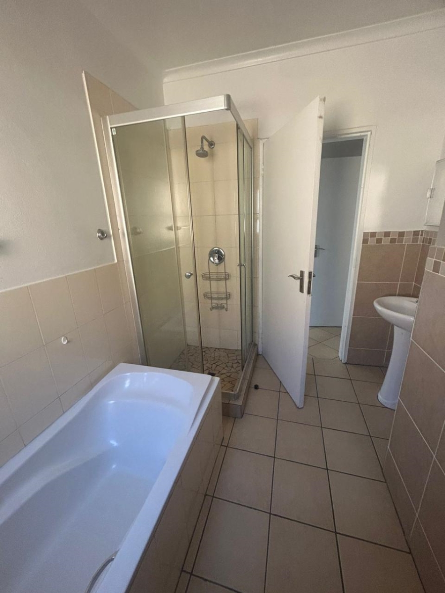 To Let 3 Bedroom Property for Rent in Sunnyrock Gauteng