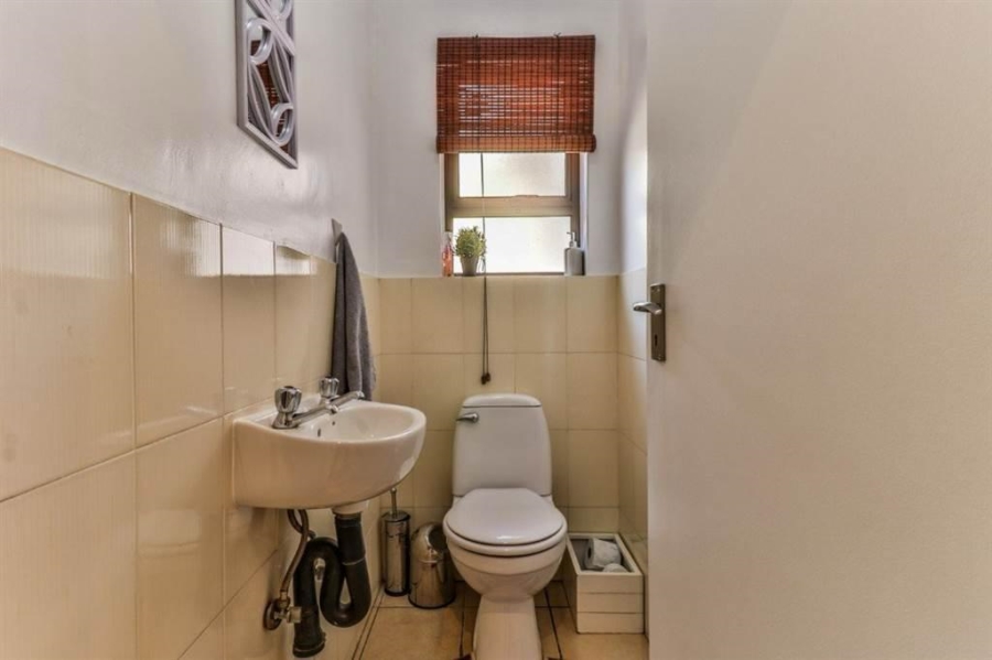To Let 3 Bedroom Property for Rent in Sunnyrock Gauteng