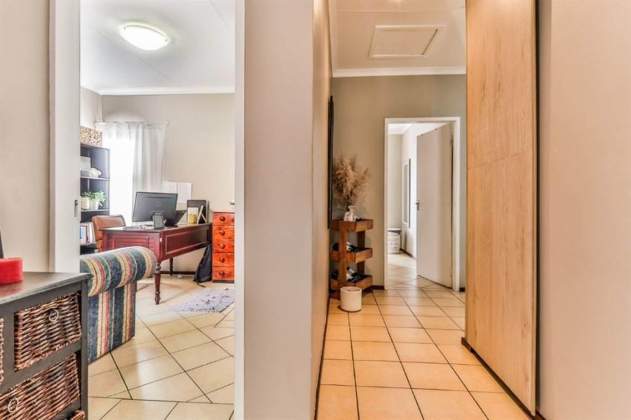 To Let 3 Bedroom Property for Rent in Sunnyrock Gauteng