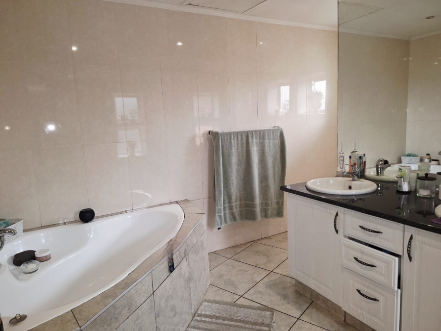 3 Bedroom Property for Sale in Rynfield Gauteng