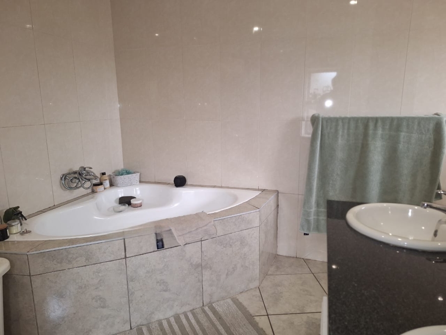3 Bedroom Property for Sale in Rynfield Gauteng