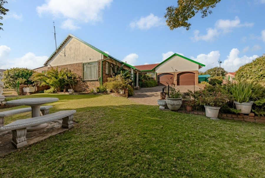 4 Bedroom Property for Sale in Rant En Dal Gauteng