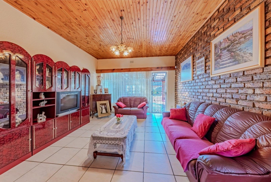 4 Bedroom Property for Sale in Rant En Dal Gauteng