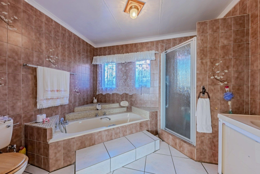 4 Bedroom Property for Sale in Rant En Dal Gauteng