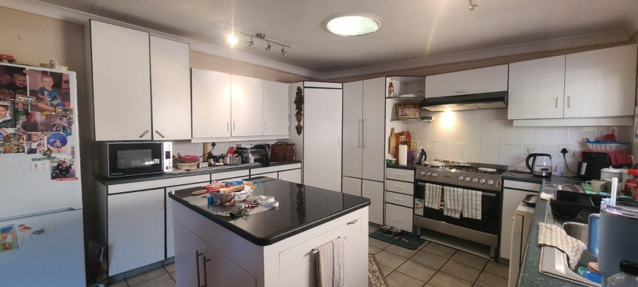5 Bedroom Property for Sale in Edendale Gauteng