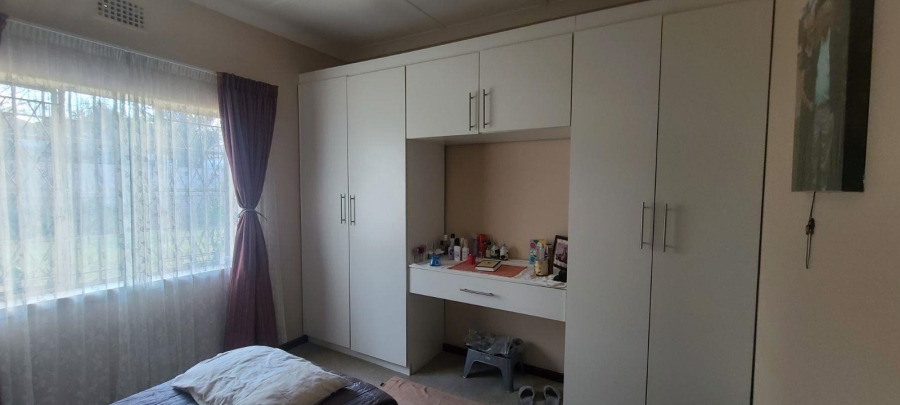5 Bedroom Property for Sale in Edendale Gauteng