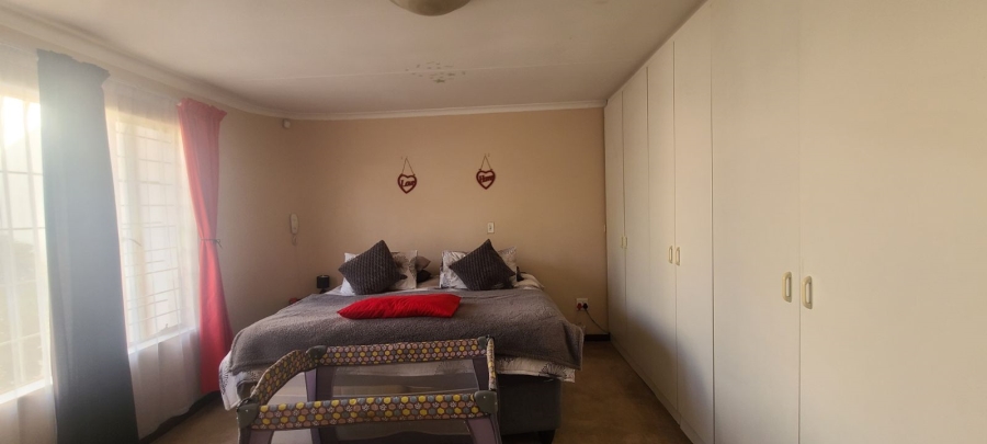 5 Bedroom Property for Sale in Edendale Gauteng