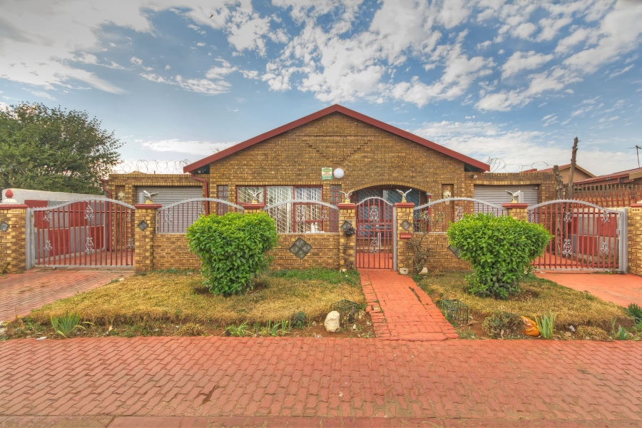 3 Bedroom Property for Sale in Lenasia Gauteng