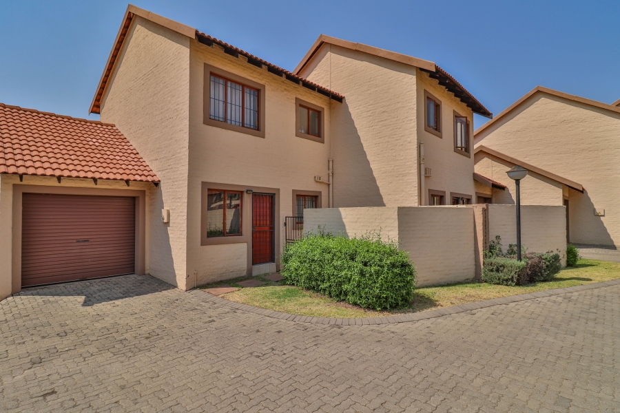 2 Bedroom Property for Sale in Noordwyk Gauteng