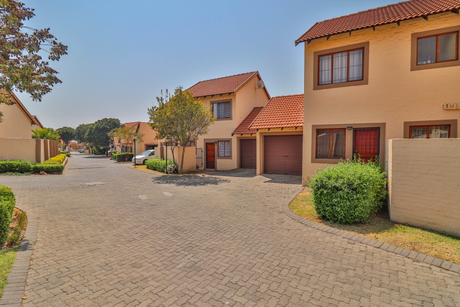 2 Bedroom Property for Sale in Noordwyk Gauteng