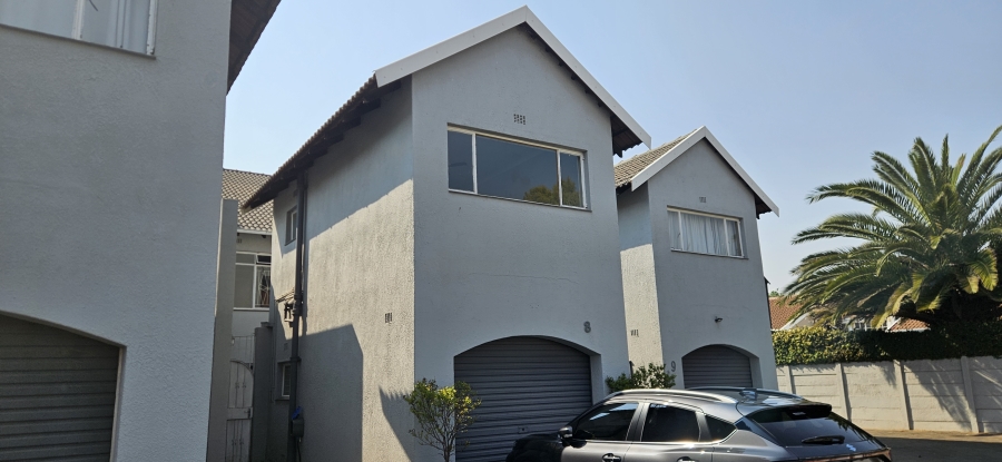4 Bedroom Property for Sale in Three Rivers Proper Gauteng