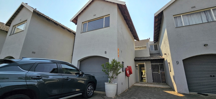 4 Bedroom Property for Sale in Three Rivers Proper Gauteng