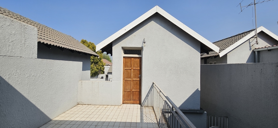 4 Bedroom Property for Sale in Three Rivers Proper Gauteng