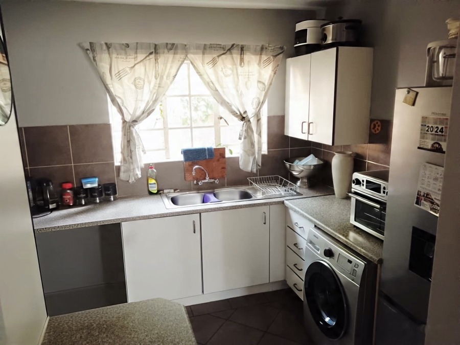 2 Bedroom Property for Sale in Wapadrand Gauteng