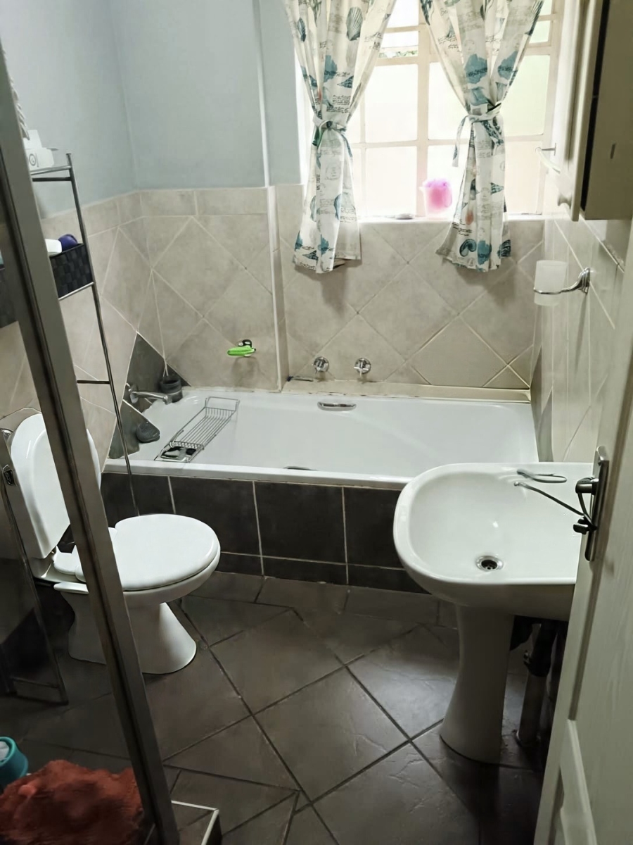 2 Bedroom Property for Sale in Wapadrand Gauteng