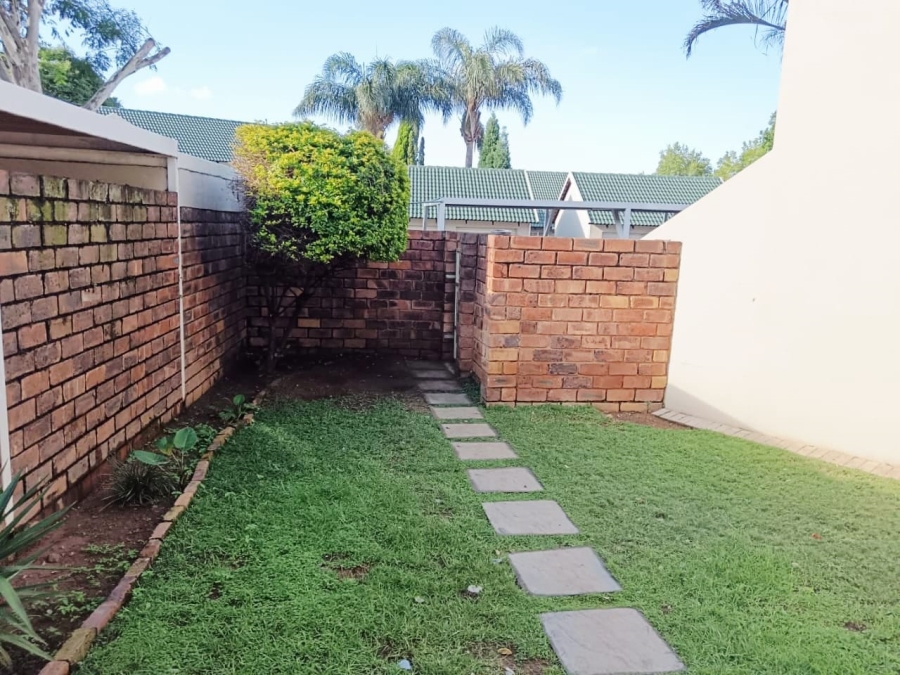 2 Bedroom Property for Sale in Wapadrand Gauteng