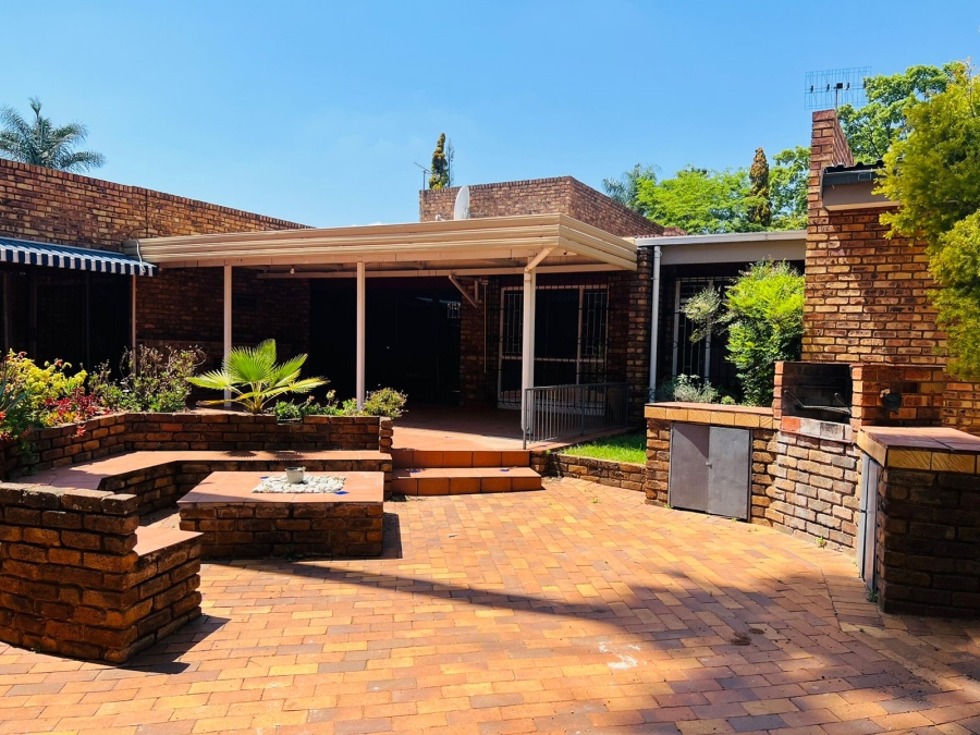 5 Bedroom Property for Sale in Monument Park Gauteng