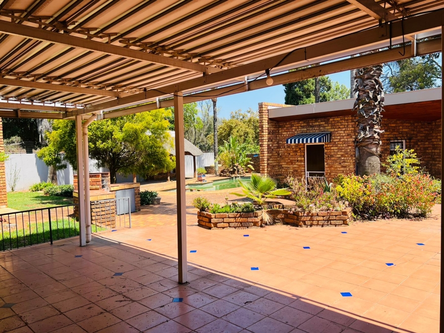 5 Bedroom Property for Sale in Monument Park Gauteng