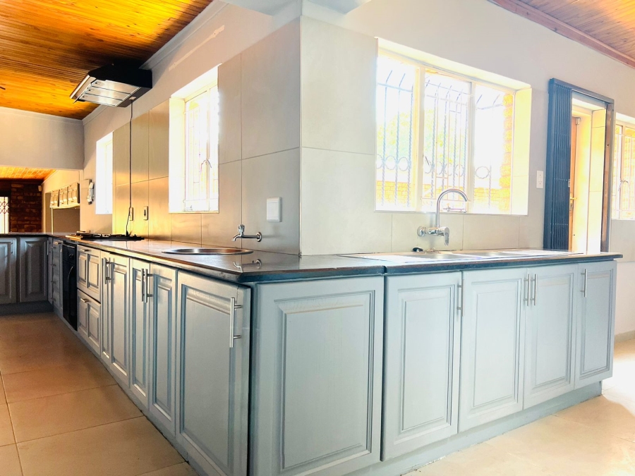 5 Bedroom Property for Sale in Monument Park Gauteng