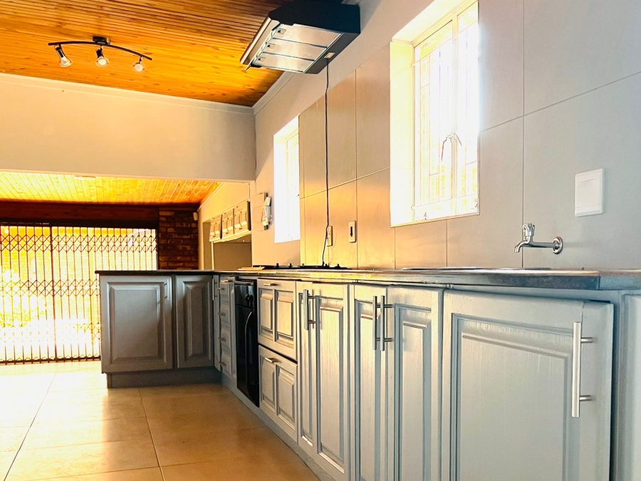 5 Bedroom Property for Sale in Monument Park Gauteng
