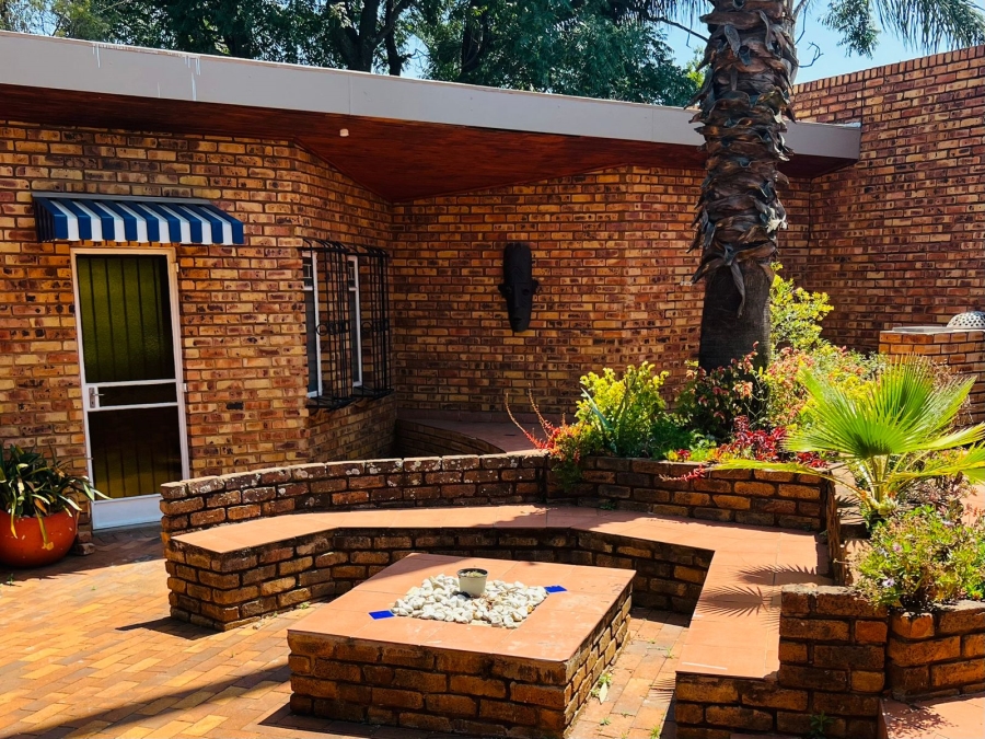 5 Bedroom Property for Sale in Monument Park Gauteng