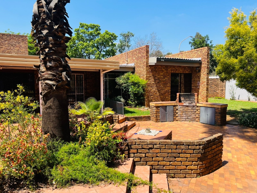 5 Bedroom Property for Sale in Monument Park Gauteng