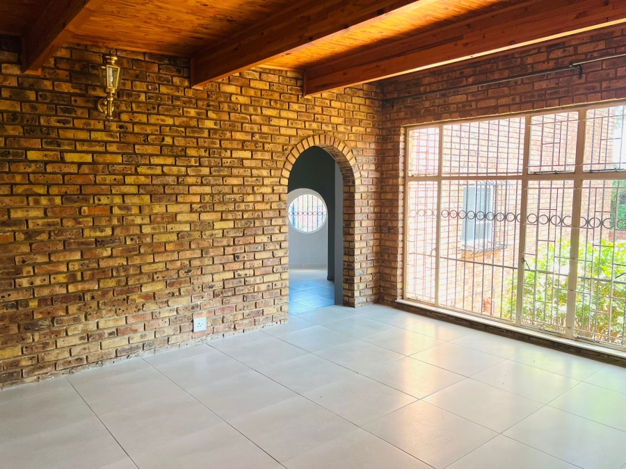 5 Bedroom Property for Sale in Monument Park Gauteng