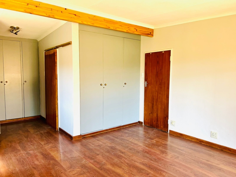5 Bedroom Property for Sale in Monument Park Gauteng