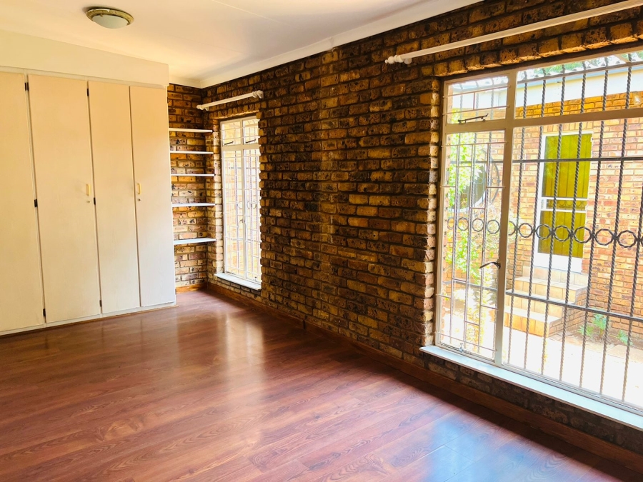 5 Bedroom Property for Sale in Monument Park Gauteng