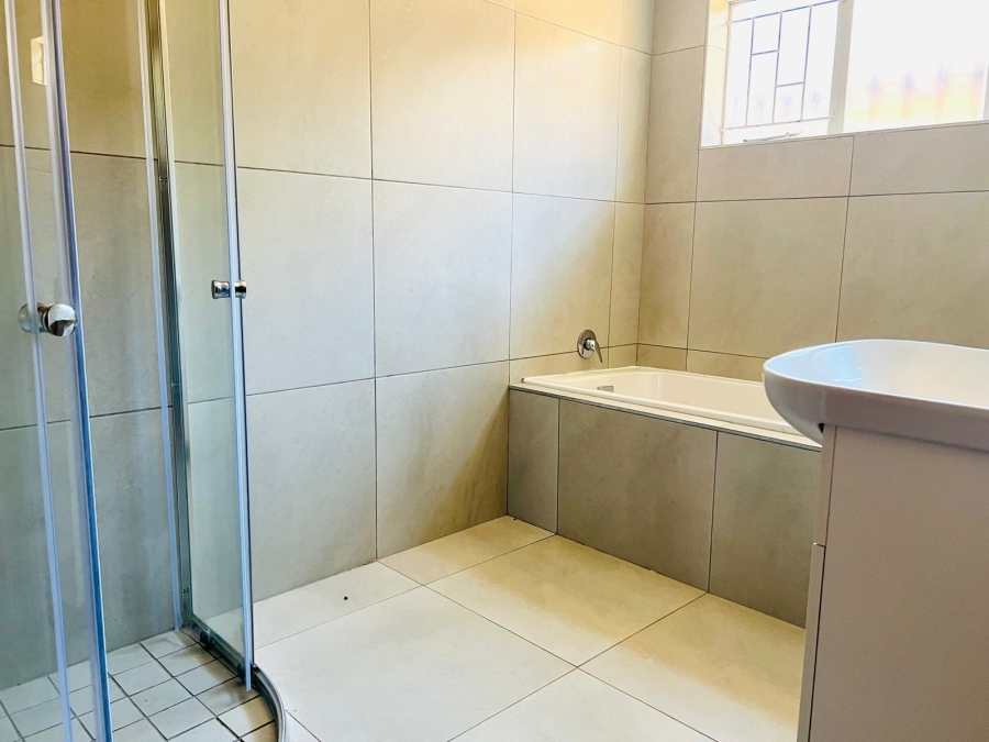 5 Bedroom Property for Sale in Monument Park Gauteng