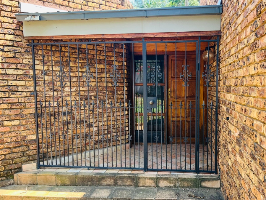 5 Bedroom Property for Sale in Monument Park Gauteng