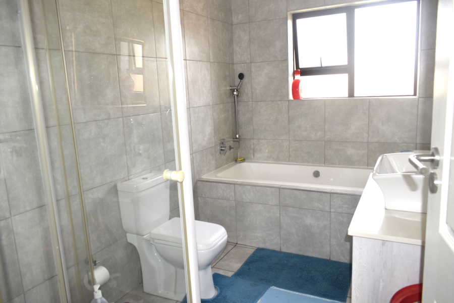 3 Bedroom Property for Sale in Helderwyk Gauteng