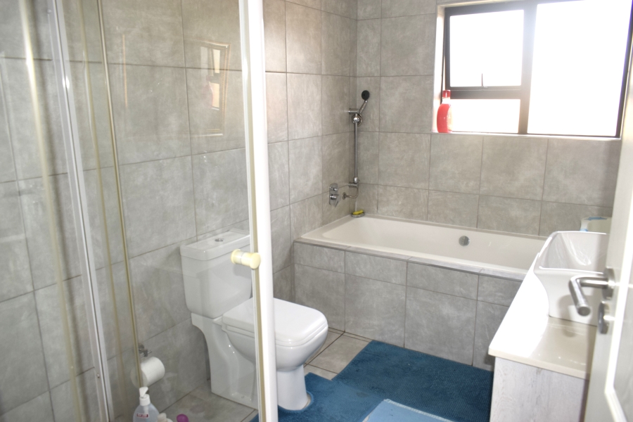 3 Bedroom Property for Sale in Helderwyk Gauteng