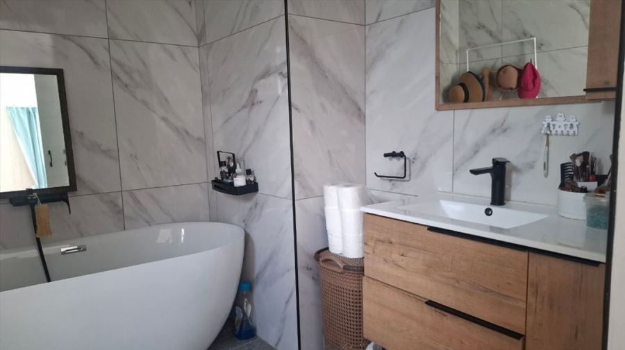 3 Bedroom Property for Sale in Lakefield Gauteng
