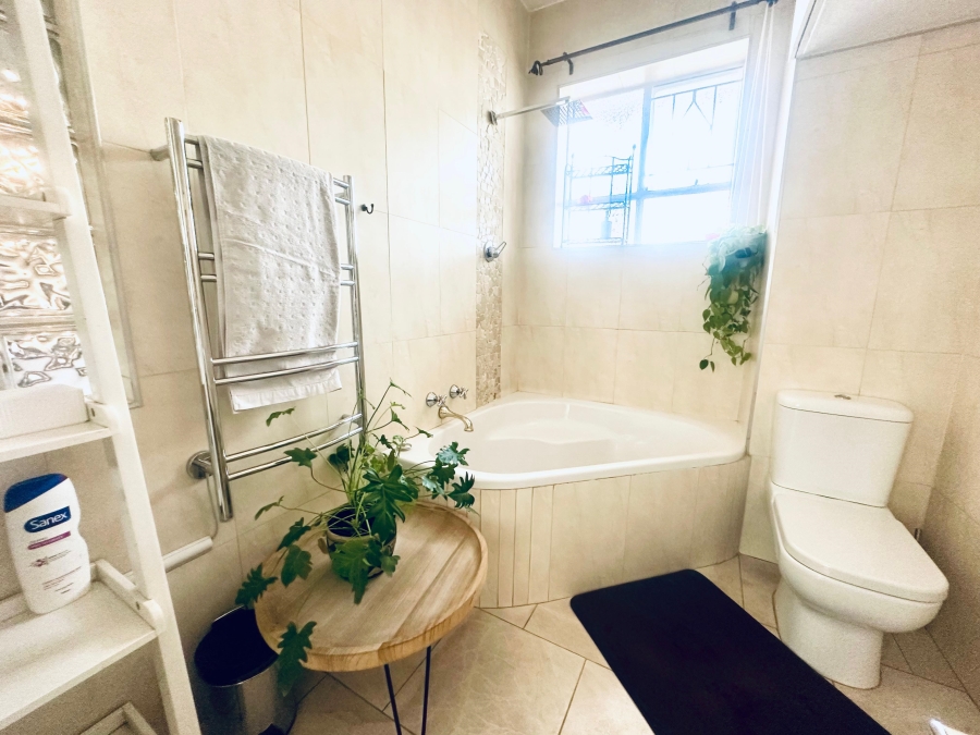 1 Bedroom Property for Sale in Rosebank Gauteng