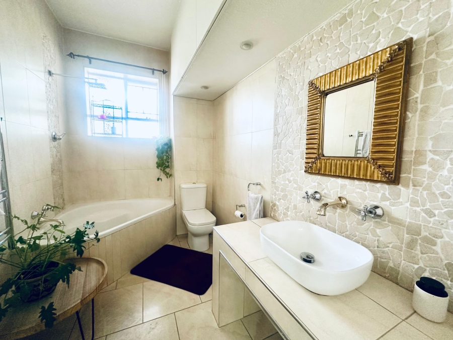 1 Bedroom Property for Sale in Rosebank Gauteng