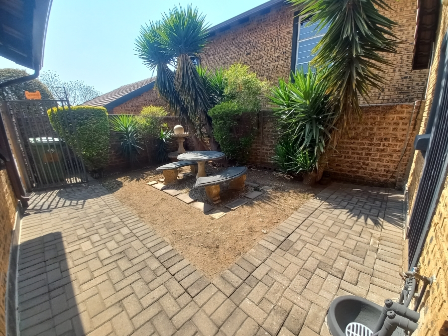 3 Bedroom Property for Sale in Illiondale Gauteng