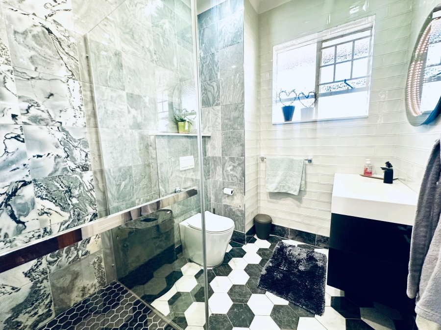 1 Bedroom Property for Sale in Rosebank Gauteng