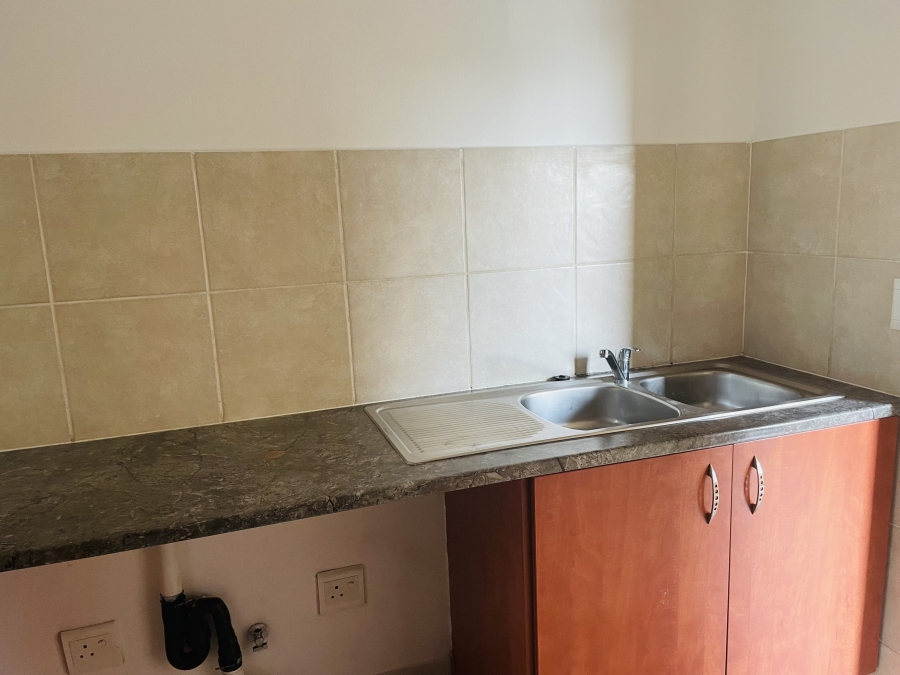 To Let 2 Bedroom Property for Rent in North Riding Gauteng