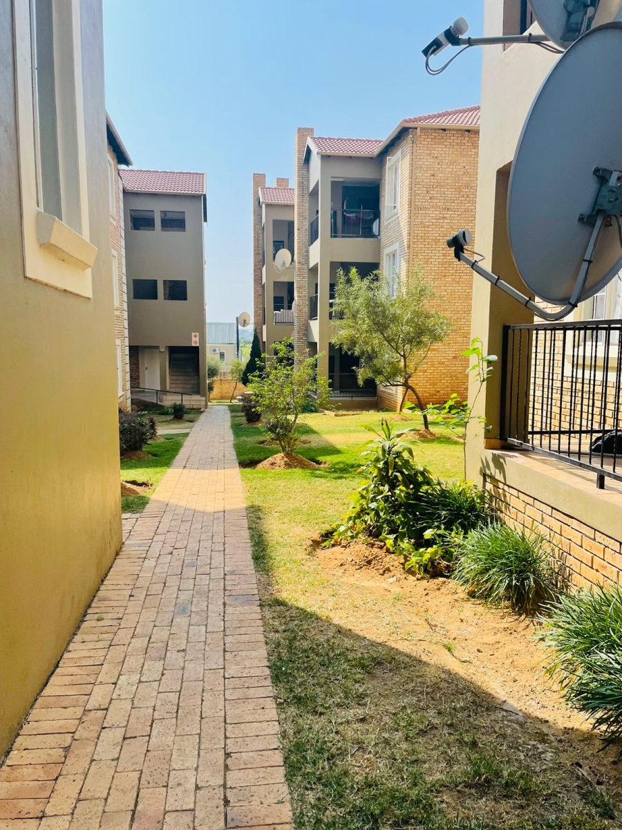 To Let 2 Bedroom Property for Rent in North Riding Gauteng