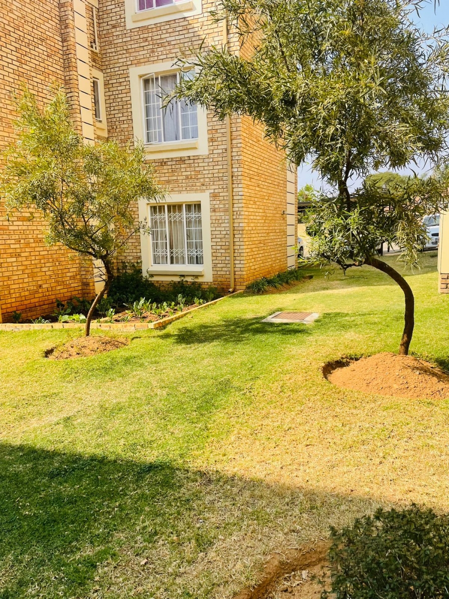 To Let 2 Bedroom Property for Rent in North Riding Gauteng