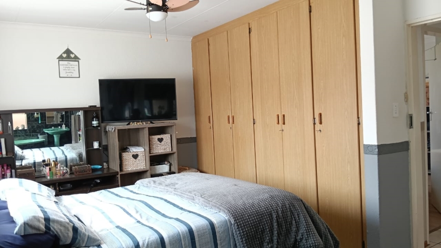 4 Bedroom Property for Sale in Eike Park Gauteng
