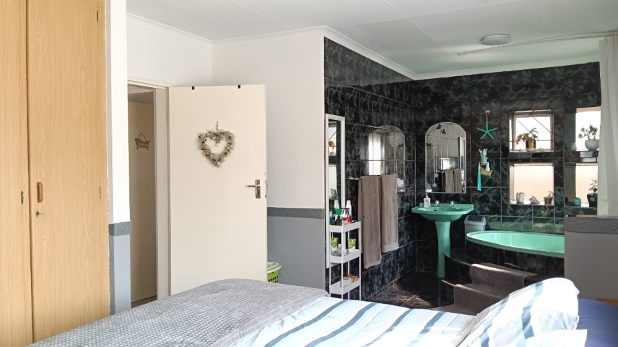 4 Bedroom Property for Sale in Eike Park Gauteng