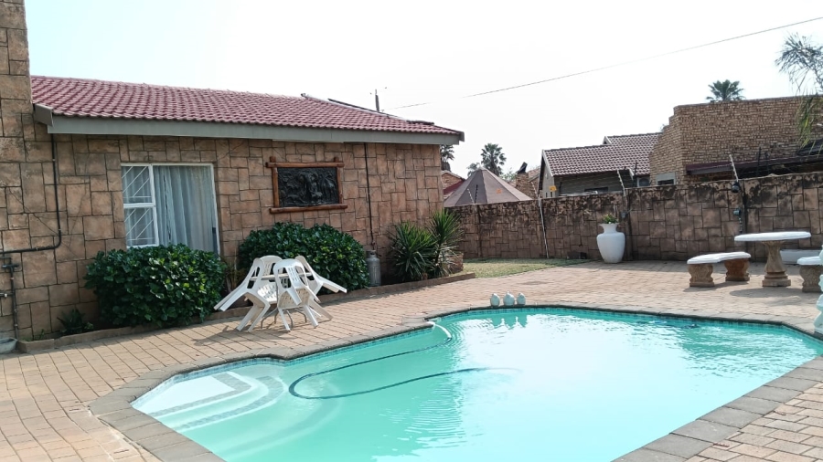 4 Bedroom Property for Sale in Eike Park Gauteng