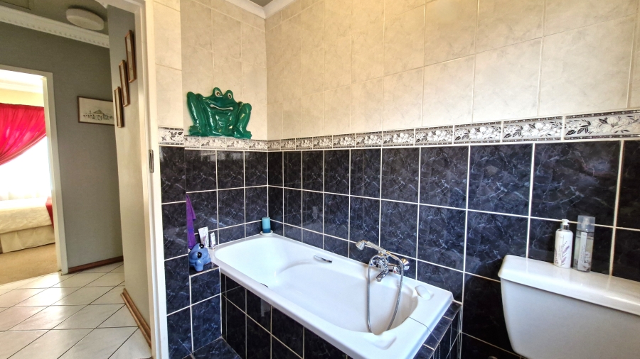 3 Bedroom Property for Sale in Eldoraigne Gauteng