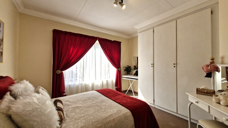 3 Bedroom Property for Sale in Eldoraigne Gauteng