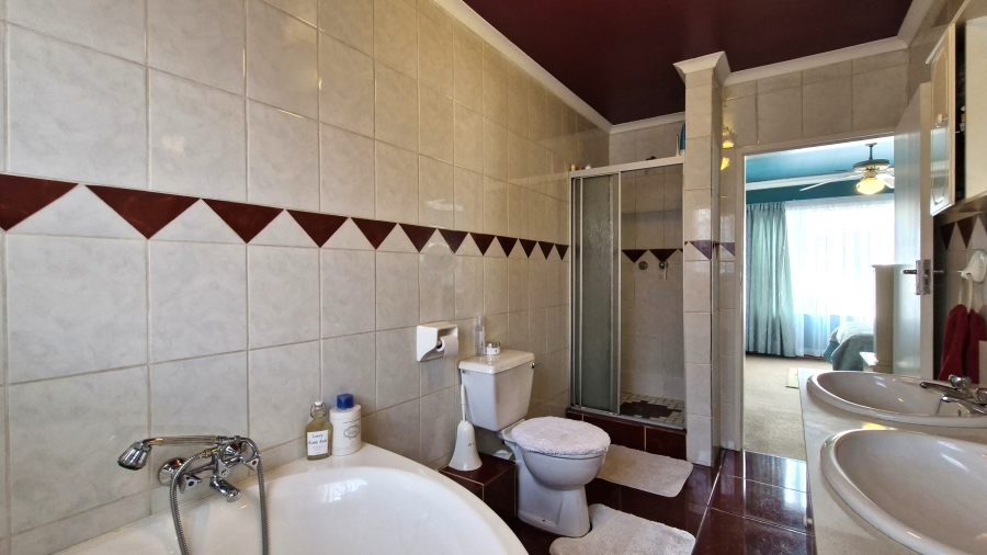 3 Bedroom Property for Sale in Eldoraigne Gauteng