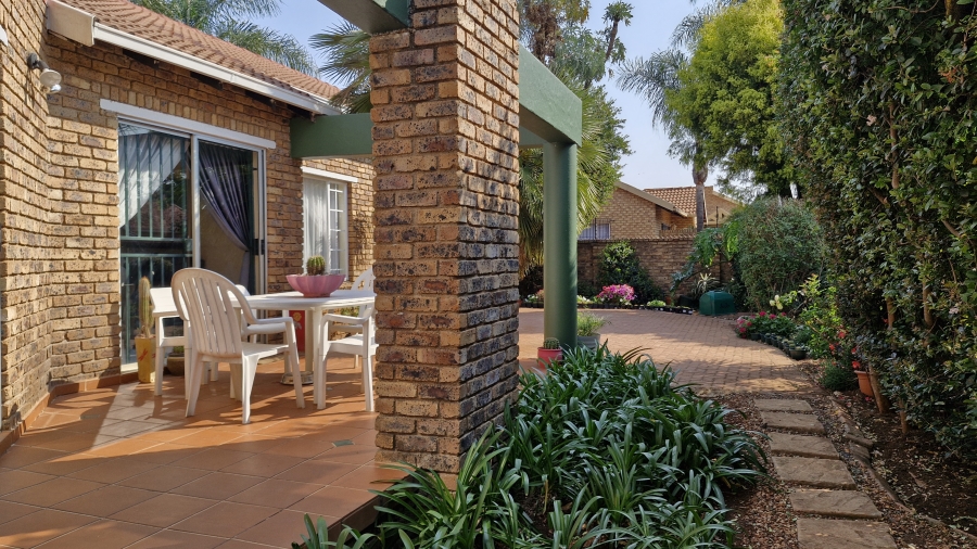 3 Bedroom Property for Sale in Eldoraigne Gauteng