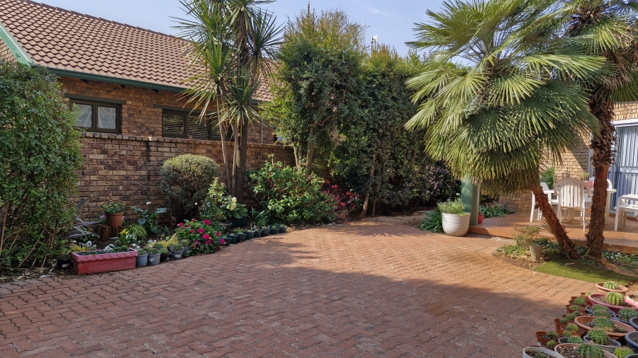 3 Bedroom Property for Sale in Eldoraigne Gauteng